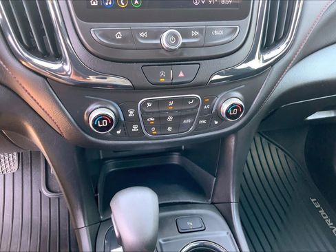 Used 2022 Chevrolet Equinox RS w/ RS Leather Package FWD image 35