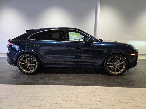 New 2026 Porsche Cayenne Turbo image 8