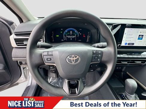 Used 2025 Toyota Camry LE image 12