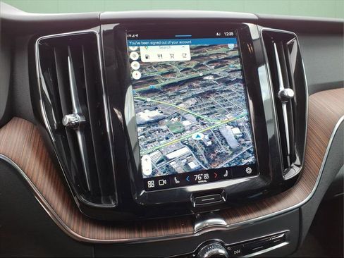 Used 2024 Volvo XC60 B5 Plus image 16