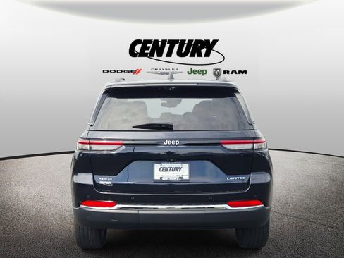 Used 2023 Jeep Grand Cherokee Limited w/ Luxury Tech Group II AWD/4WD image 5