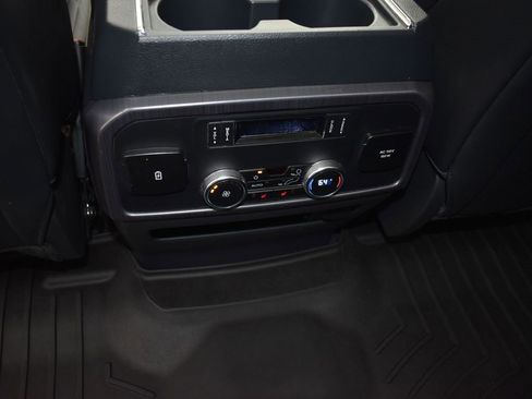 Used 2024 Ford Expedition Platinum image 18