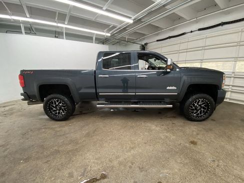 Used 2019 Chevrolet Silverado 2500 High Country w/ Duramax Plus Package image 7