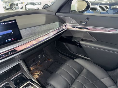 Used 2025 BMW 760i xDrive w/ Executive Package AWD/4WD image 32
