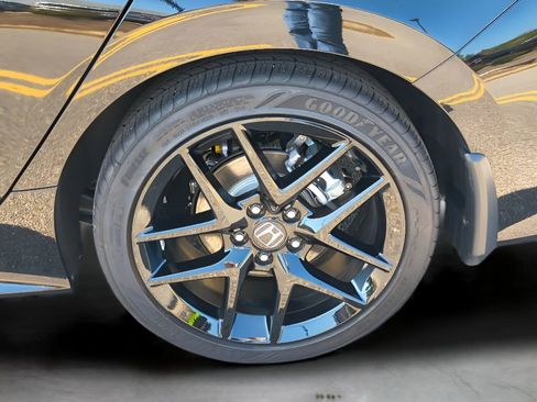 Used 2025 Honda Civic Sport image 4