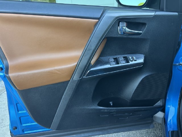 Used 2017 Toyota RAV4 SE FWD image 16
