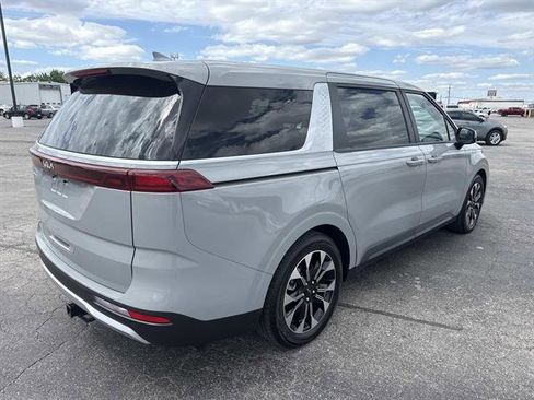 Used 2022 Kia Carnival EX FWD image 4