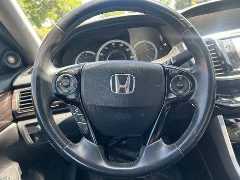 Used 2017 Honda Accord EX-L image 10