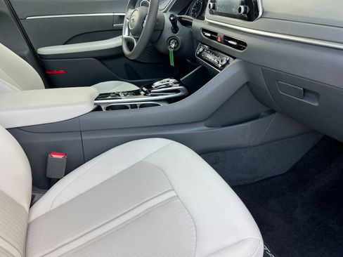Used 2022 Hyundai Sonata SE image 16