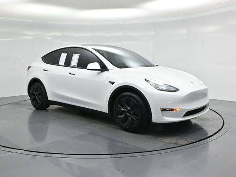 Used 2025 Tesla Model Y Long Range image 23