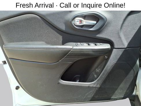 Used 2016 Jeep Cherokee Latitude w/ Comfort/Convenience Group AWD/4WD image 10