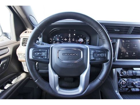 Used 2023 GMC Yukon XL Denali image 15