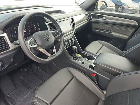 Used 2023 Volkswagen Atlas Cross Sport SE w/ Panoramic Sunroof Package FWD image 16