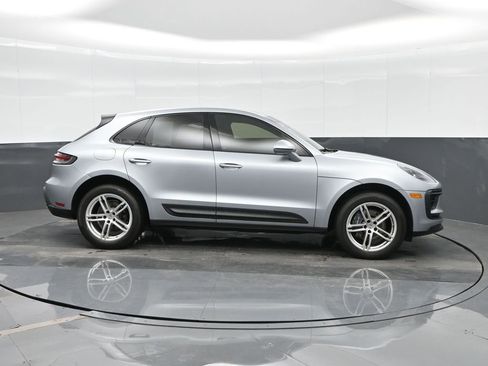 Certified 2022 Porsche Macan image 10