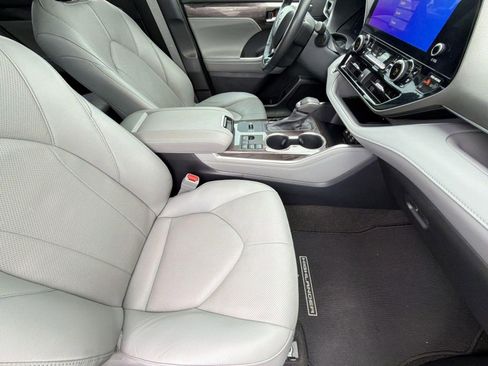 Used 2023 Toyota Highlander Limited FWD image 36