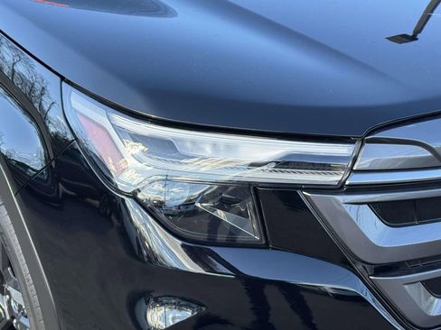 Used 2025 Subaru Forester Limited AWD/4WD image 8