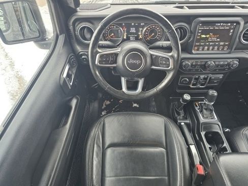 Used 2018 Jeep Wrangler Unlimited Sahara image 4