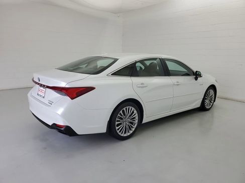 Used 2019 Toyota Avalon Limited w/ Advanced Safety Package FWD image 5