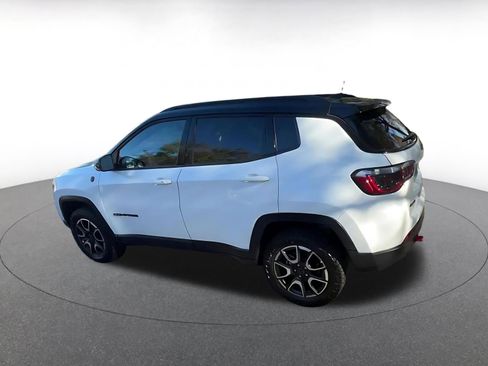 Used 2025 Jeep Compass Trailhawk image 9