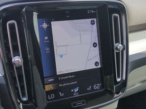 Used 2019 Volvo XC40 T4 Momentum FWD image 24