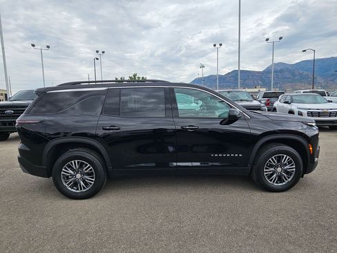 Used 2026 Chevrolet Traverse LT AWD/4WD image 2