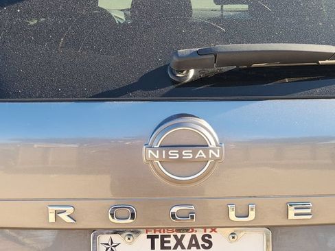 Used 2023 Nissan Rogue SV FWD image 9