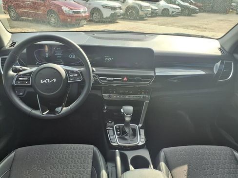 Certified 2025 Kia Seltos S FWD image 3
