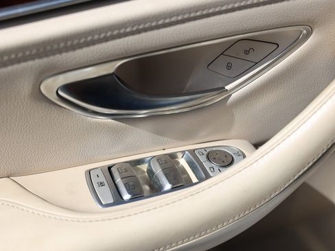 Used 2017 Mercedes-Benz E 300 4MATIC image 46