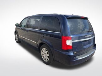 Used 2016 Chrysler Town & Country Touring video 3