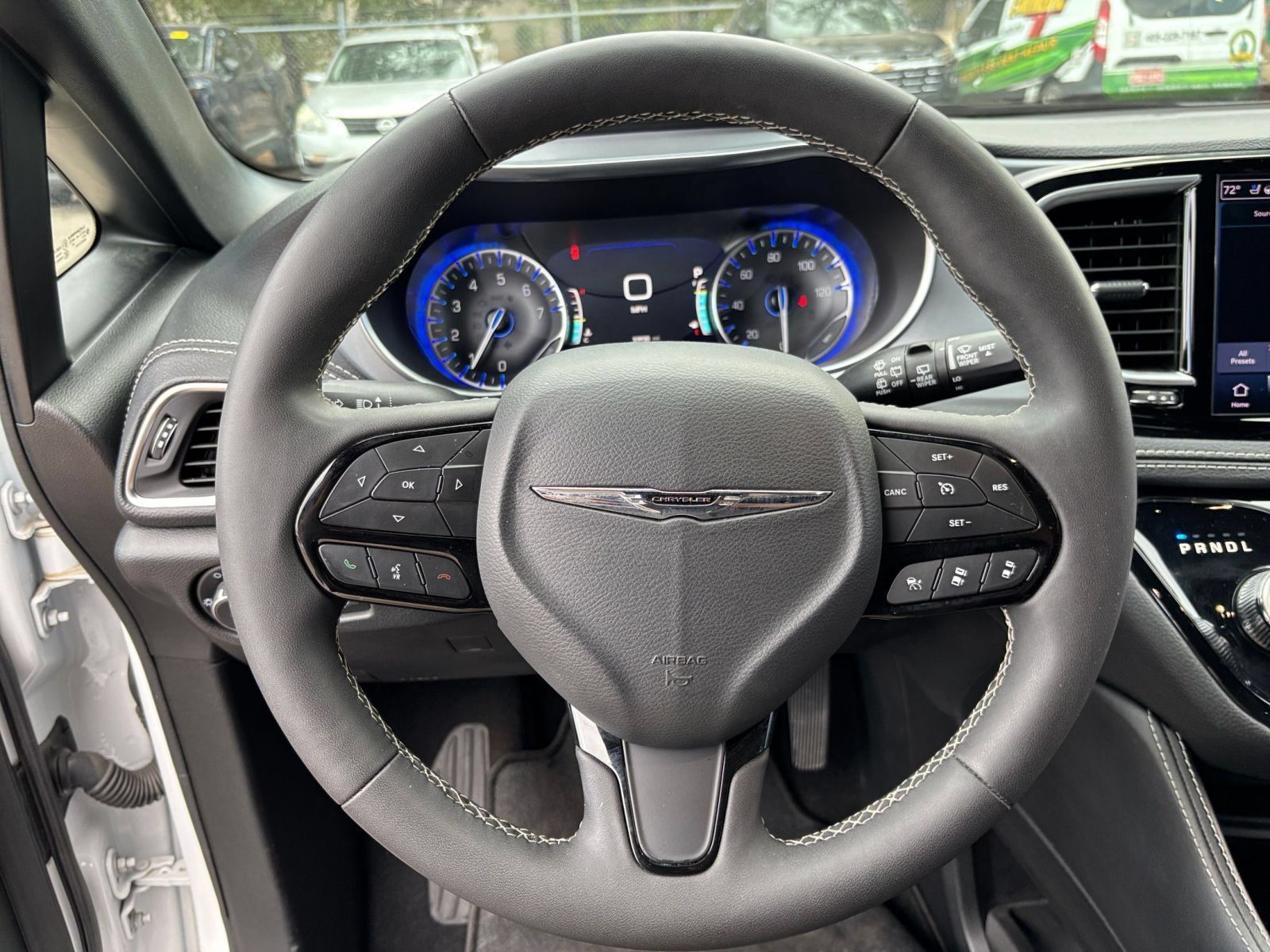 Used 2025 Chrysler Pacifica Limited FWD image 30
