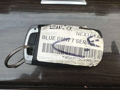 Used 2011 BMW 750i xDrive image 31