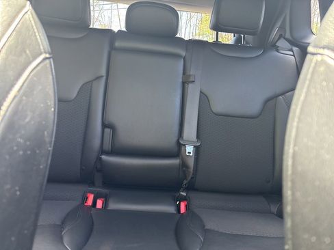 Used 2022 Jeep Compass Latitude w/ Sun and Sound Group AWD/4WD image 26
