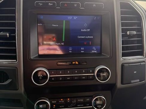 Used 2021 Ford Expedition XLT image 14