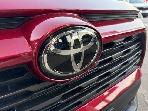Used 2025 Toyota RAV4 XLE FWD image 35