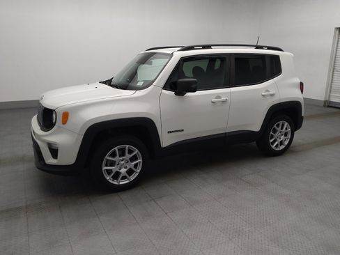 Used 2022 Jeep Renegade Latitude AWD/4WD image 2