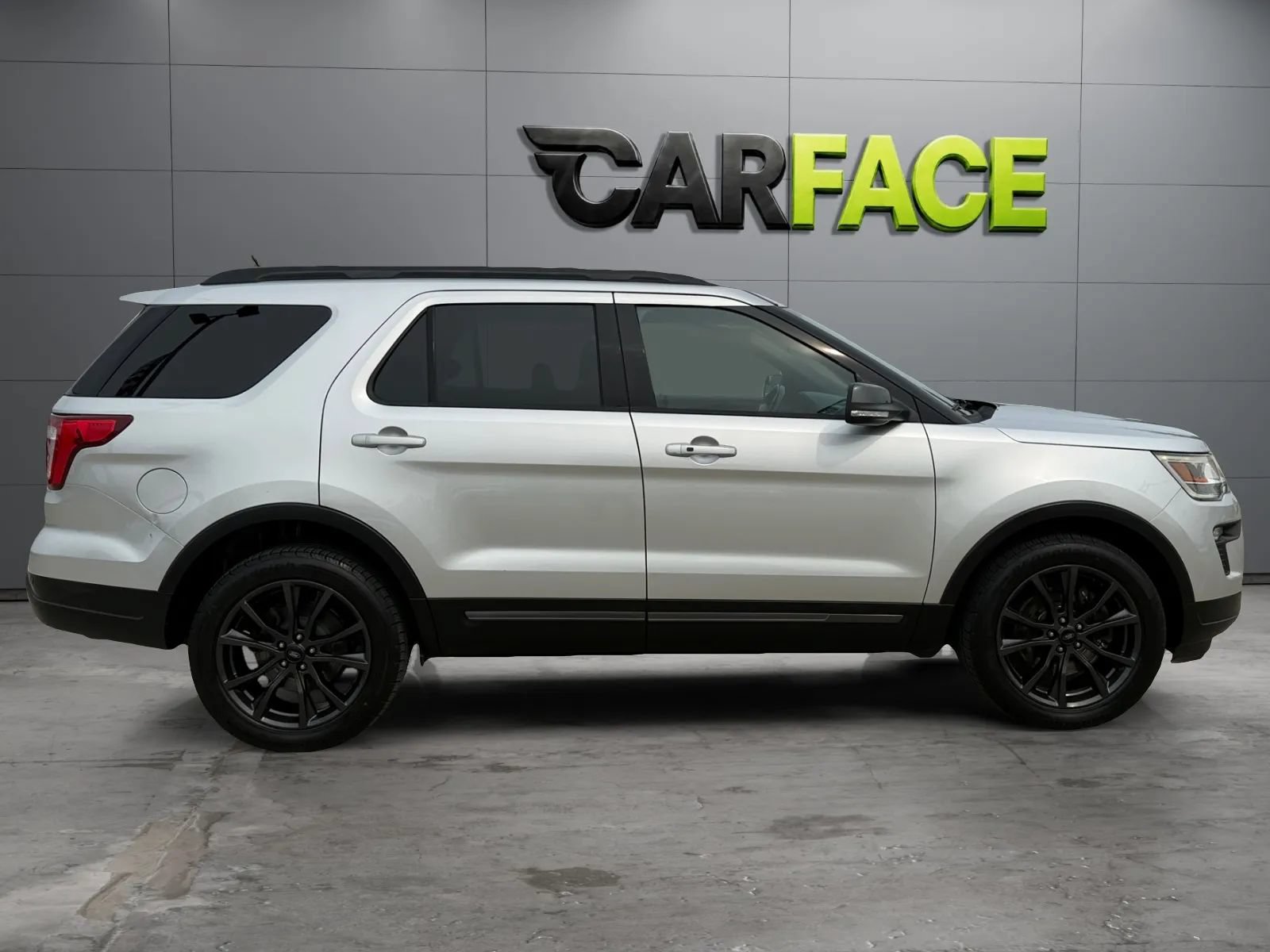 Used 2018 Ford Explorer XLT w/ Equipment Group 202A AWD/4WD image 14