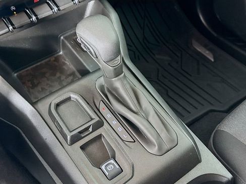 Used 2024 Chevrolet Colorado W/T image 18