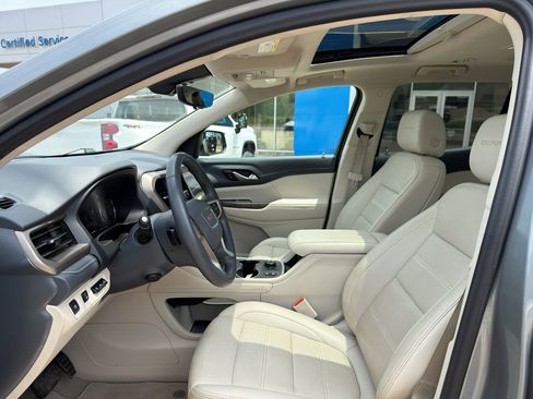 Used 2023 GMC Acadia Denali w/ Denali Ultimate Package FWD image 4