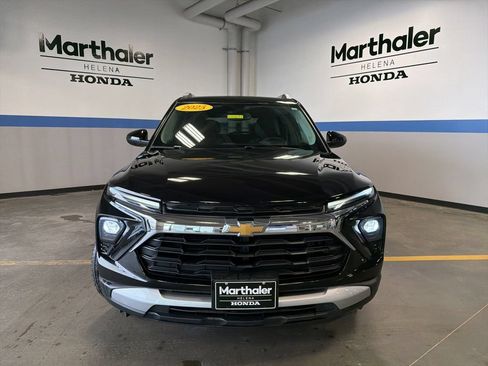 Used 2025 Chevrolet TrailBlazer LT w/ Convenience Package AWD/4WD image 2