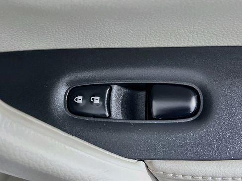 Used 2017 Nissan Rogue Sport SL FWD image 31