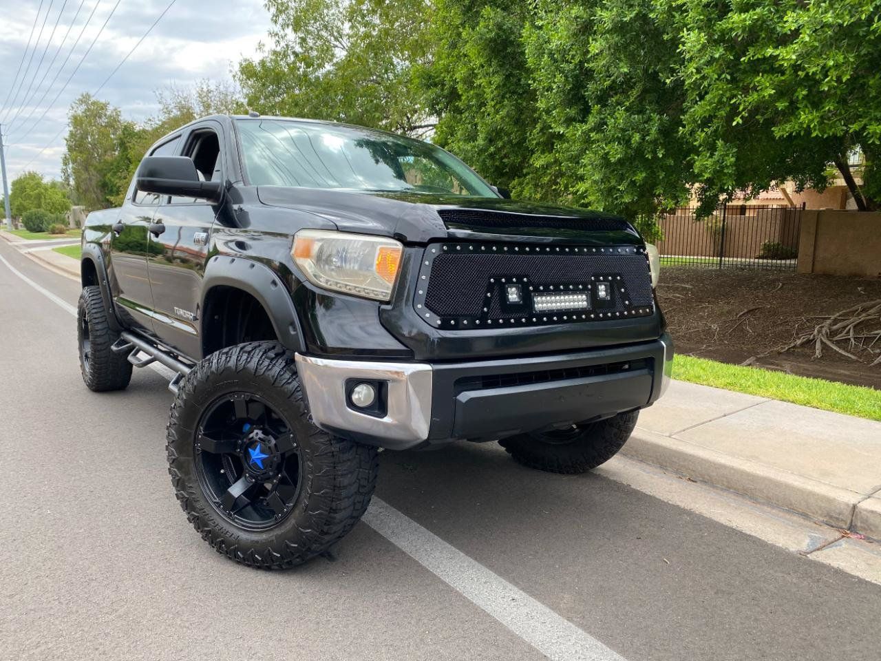 Used 2014 Toyota Tundra SR5 w/ SR5 Upgrade Package RWD image 2