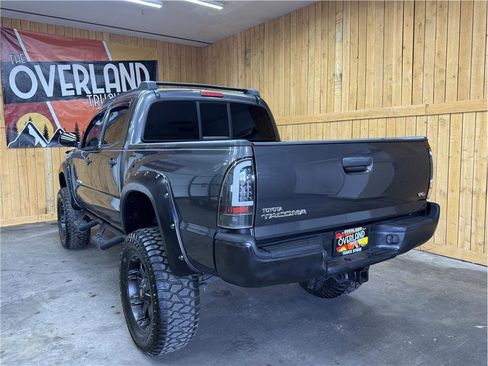 Used 2015 Toyota Tacoma 4x4 Double Cab w/ Convenience Package image 4