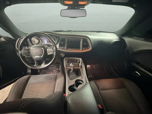 Used 2019 Dodge Challenger SXT RWD image 9