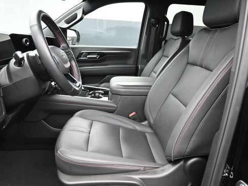 Used 2025 Chevrolet Suburban RST w/ Comfort Package AWD/4WD image 18