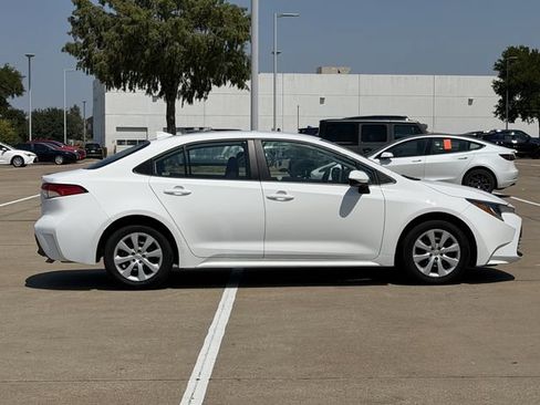 Used 2025 Toyota Corolla LE FWD image 3