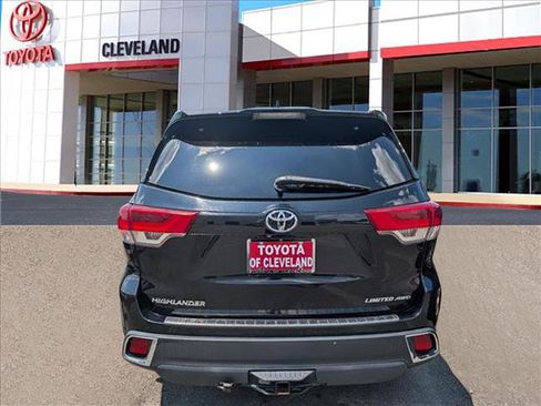 Used 2018 Toyota Highlander Limited Platinum AWD/4WD image 6