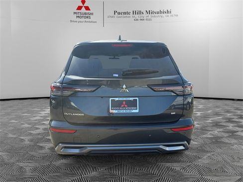 New 2026 Mitsubishi Outlander SE image 6