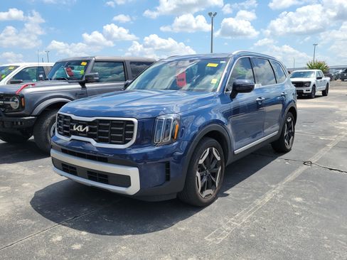 Used 2024 Kia Telluride S w/ S Sunroof Package FWD image 3