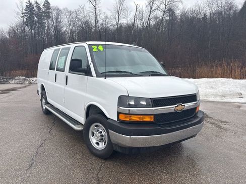 Used 2024 Chevrolet Express 2500 w/ Driver Convenience Package image 2