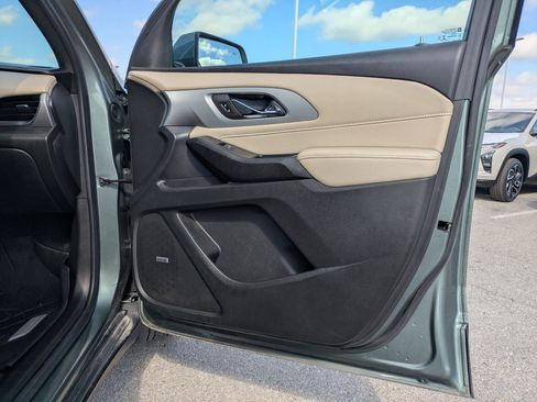 Used 2022 Chevrolet Traverse LT w/ LT Premium Package image 24